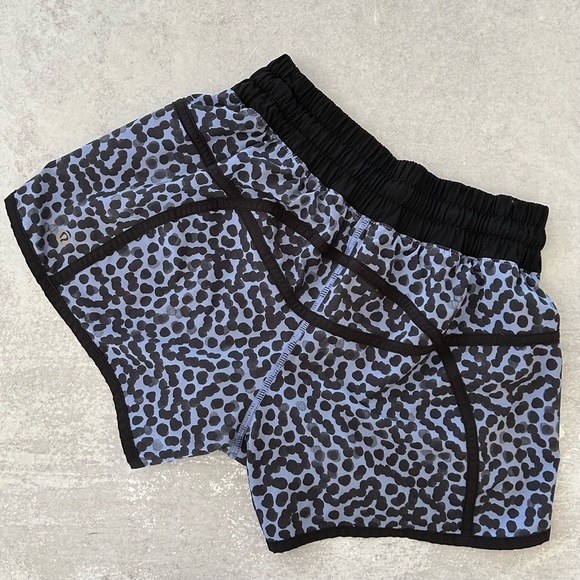 Lululemon Tracker Short in Ace Spot Lullaby Black, 4 - Picture 7 of 8